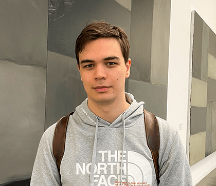 Na zdjęciu znajduję się Mateusz Mazurek